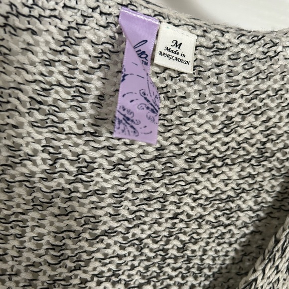 V neck sweater size M - Picture 3 of 4